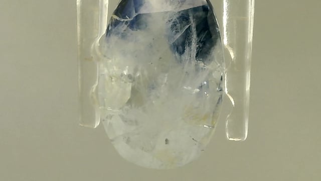 Srilankan Bi-color Sapphire 7.88 Carat — video
