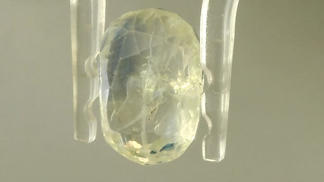 Srilankan Bi-color Sapphire 5.76 Carat — video
