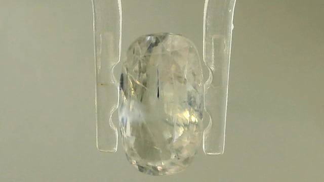 Srilankan Bi-color Sapphire 3.42 Carat — video