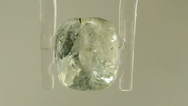 Srilankan Bi-color Sapphire 4.39 Carat — video
