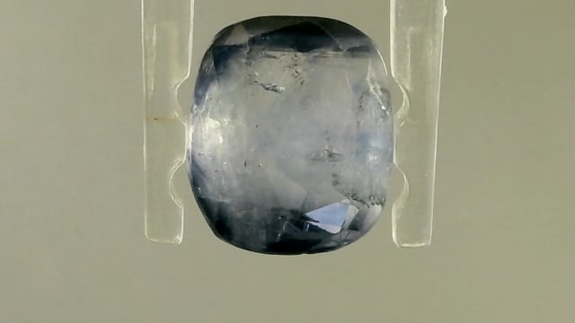 Srilankan Bi-color Sapphire 3.94 Carat — video