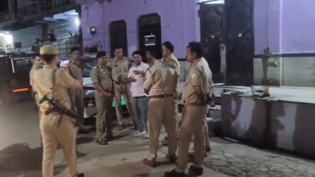 गोवर्धन गांव जचोदा मैं दो पक्षों में हुआ विवाद गांव बना छावनी भारी तादाद में पुलिस फोर्स तैनात 