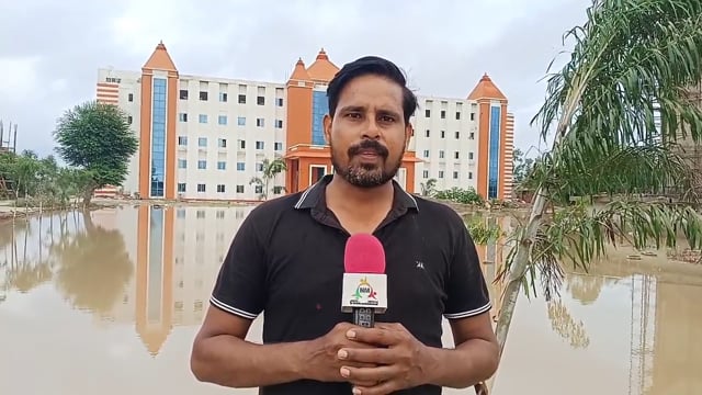 शाहजहांपुर नगर निगम नए भवन कार्यालय में पहुंच बाढ़ का पानी