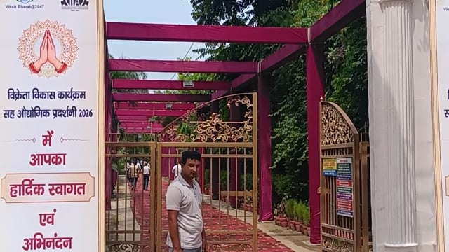 विक्रेता विकास कार्यक्रम का आयोजन किया गया एक मेला लगाया गया जिसमें सरकारी योजनाओं के बारे में बताया गया मुख्य रूप से 