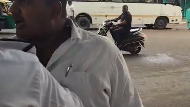 बस्ती जनपद  से वृहत खबर 

बड़ेवन चौकी के नीचे कार सवार और ट्रैफिक पुलिस के बीच