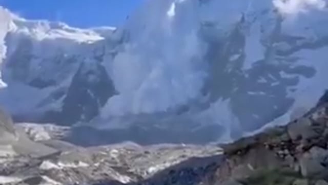 रूस में एवलांच का कहर: 11 लोगों की मौत 

रूस के North Caucasus में पर्वतारोहियों का एक समूह एवलांच की