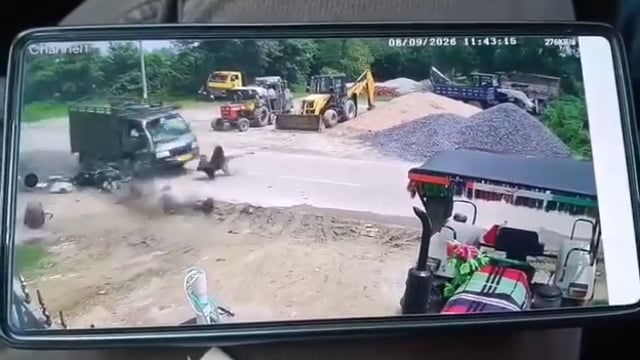 मऊ मोहम्मदाबाद ग्राम पारस खान के सामने टेंपो और बाइक में हुई टक्कर बाइक वाले की मौत