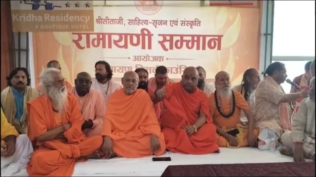 वृंदावन में फिल्म ‘हनुमान अंश’ की युवा निर्माता अनुप्रिया नागर रामायणी सम्मान से सम्मानित

वृंदावन। मशहूर फिल्म ‘हनुमान अंश’ की 21 वर्षीय युवा निर्माता अनुप्रिया नागर को बुधवार को धर्मनगरी वृंदावन में ‘रामायणी सम्मान’ से सम्मानित किया गया। स्थानीय होटल में रामायणी रिसर्च काउंसिल द्वारा आयोजित सम्मान समारोह में ब्रज के प्रमुख संतों ने अनुप्रिया को सम्मानित करते हुए उनके उज्ज्वल भविष्य की कामना की और आशीर्वाद प्रदान किया।
