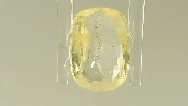 Srilankan Yellow Sapphire 3.66 Carat — video