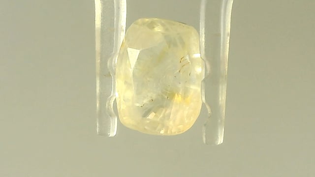 Srilankan Yellow Sapphire 4.02 Carat — video