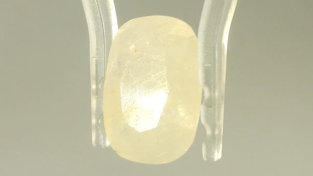 Srilankan Yellow Sapphire 7.4 Carat — video