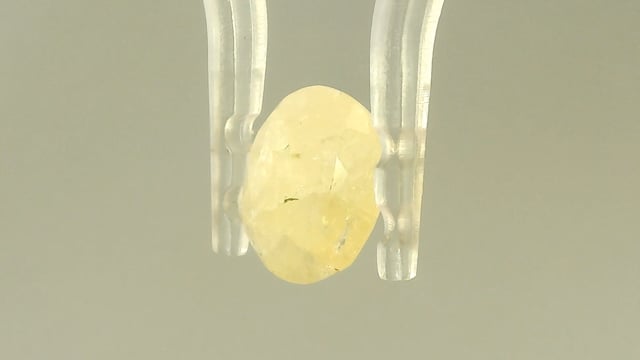 Yellow Sapphire 3.4 Carat — video