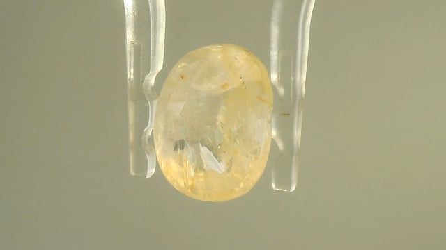 Srilankan Yellow Sapphire 3.7 Carats — video