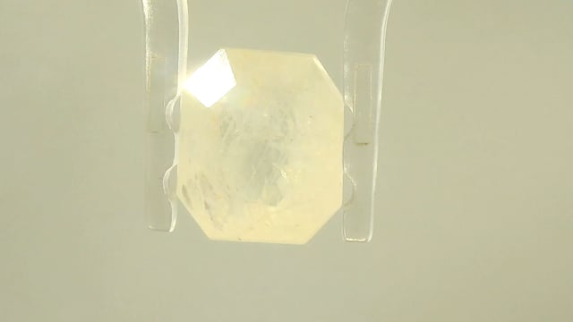 Srilankan Yellow Sapphire 4.67 Carats — video