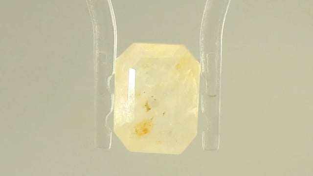 Yellow Sapphire 3.71 Carats — video