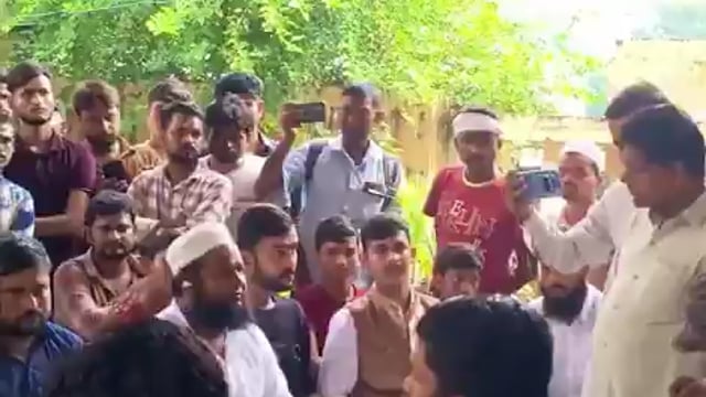 बाराबंकी के जैदपुर नगर पंचायत का एक तालाब 1.5 करोड़ से ज्यादा में हुआ नीलाम, नायब तहसीलदार आकाश पांडे की अध्यक्षता में शमशुल हक ने लगाई सर्वाधिक 1.51 करोड़ की बोली, 50% राशि नगर पंचायत कोष में जमा करके मछली पालन और अन्य व्यापार किए जाएंगे। जैदपुर नगर पंचायत में हुई नीलामी