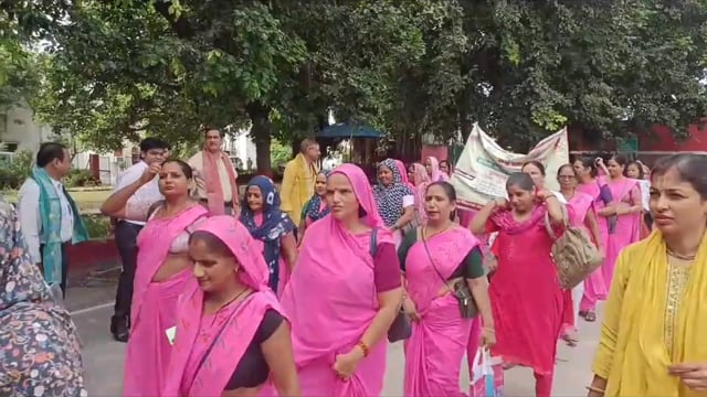 मथुरा मे राष्ट्रीय पोषड का शुभारभ जागरूगता रैली निकाल कर दिया स्वस्थ बच्चा स्वस्थ माता का सन्देश 