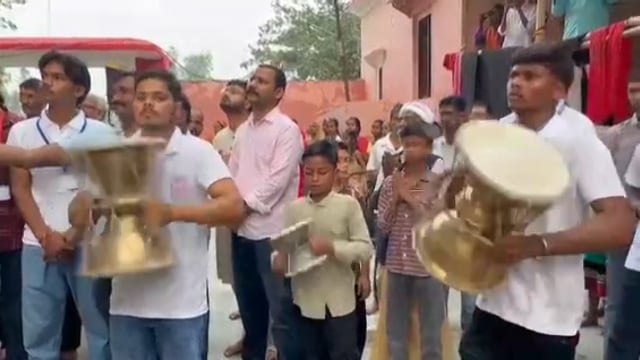 बाबा कीनाराम जन्मोत्सव सूर्य की पहली किरण से शुरू, आरती के बाद हजारों श्रद्धालुओं ने किया दर्शन पूजन 