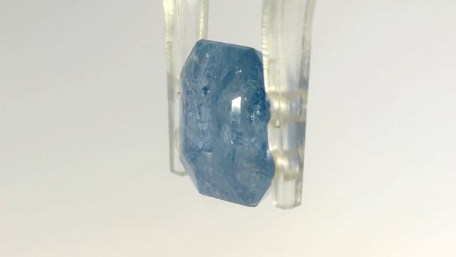 Srilankan Neelam 6.42 Carats — video