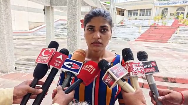 संपत्ति के लिए मां-बेटी को घर से निकालने का आरोप, SDM ने खुद मौके पर पहुंचने का दिया भरोसा