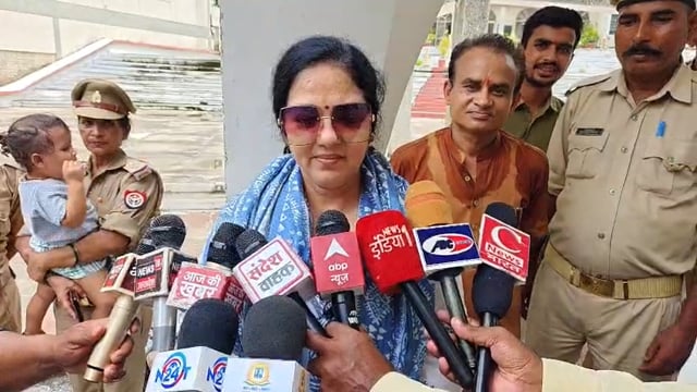 संपत्ति के लिए मां-बेटी को घर से निकालने का आरोप, SDM ने खुद मौके पर पहुंचने का दिया भरोसा