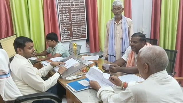 अंचलाधिकारी के जनता दरबार में 6 मामलों का निष्पादन