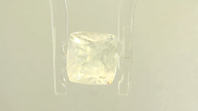 Srilankan White Sapphire 2.41 Carat — video