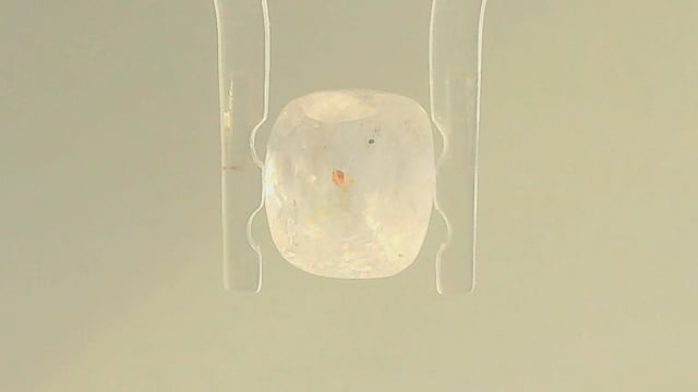 Srilankan White Sapphire 2.36 Carat — video
