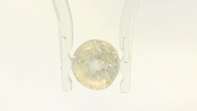 Srilankan White Sapphire 3.79 Carat — video