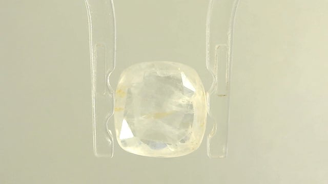 Srilankan White Sapphire 2.51 Carat — video