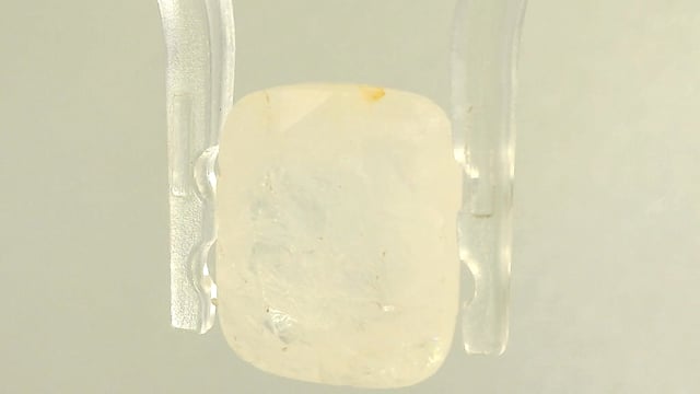 Srilankan White Sapphire 6.61 Carat — video