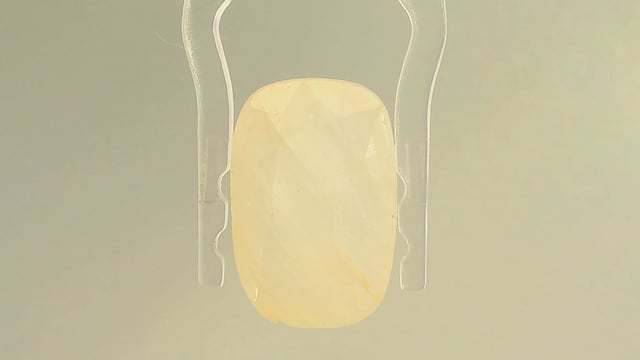 White Sapphire 7.91 Carat — video