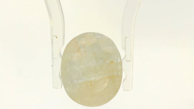 White Sapphire 6.41 Carat — video