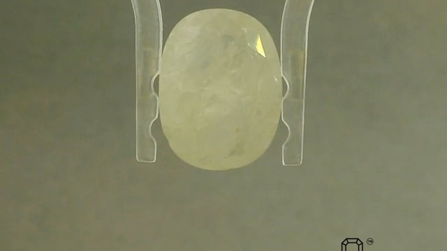 White Sapphire 6.42 Carat — video