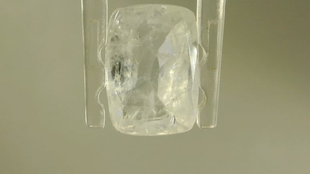 Srilankan White Sapphire 4.13 Carat — video