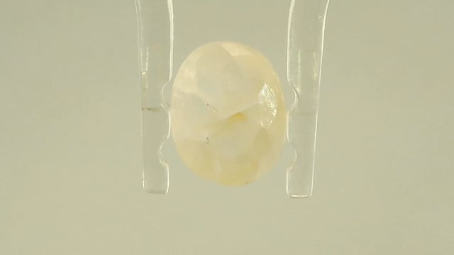 White Sapphire 2.08 Carat — video