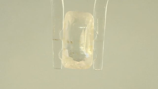 Srilankan White Sapphire 2.77 Carat — video