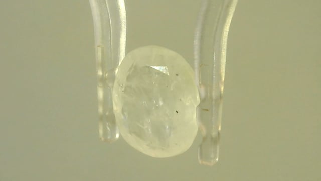 Srilankan White Sapphire 2.87 Carat — video