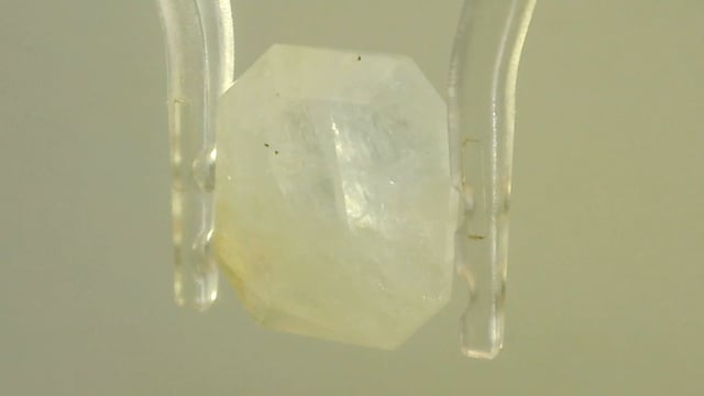 White Sapphire 7.11 Carat — video