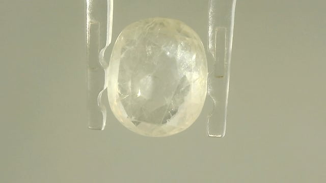 Srilankan White Sapphire 4.18 Carats — video