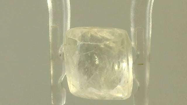 Srilankan White Sapphire 4.06 Carats — video