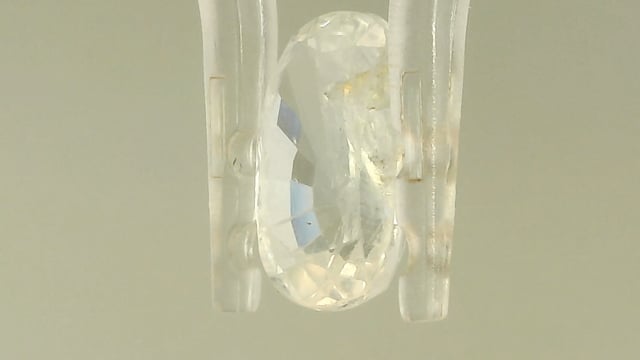 Srilankan White Sapphire 3.84 Carats — video