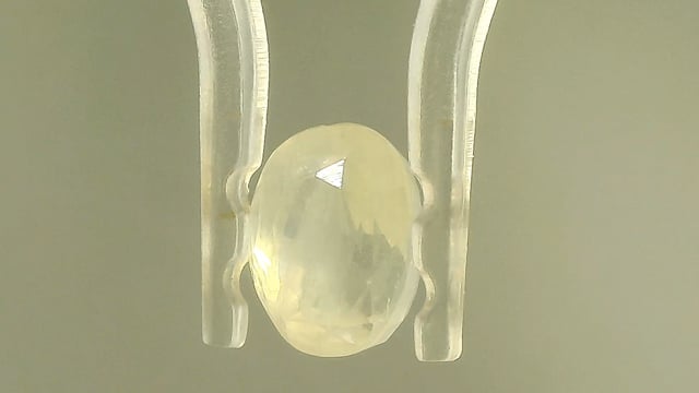Srilankan White Sapphire 3.48 Carats — video