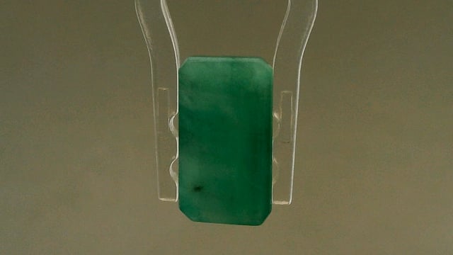 Brazilian Emerald 3.34 Carat — video