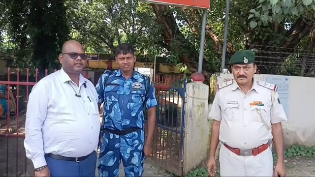 शांति व्यवस्था बनाए रखने को लेकर एस एच 70 पर सिरदला में पुलिस बल की तैनादी