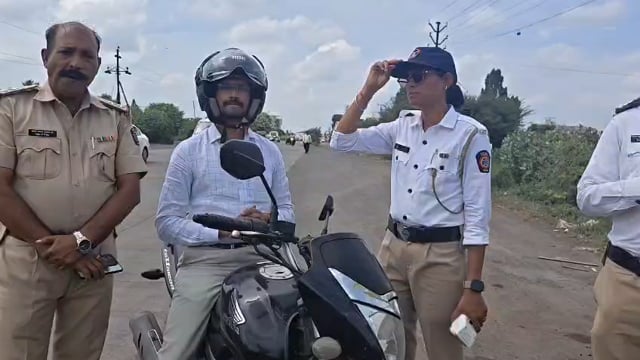 उदगीर ग्रामीण व शहर पोलिसांची हेल्मेट सक्ती बाबत कारवाई सुरू