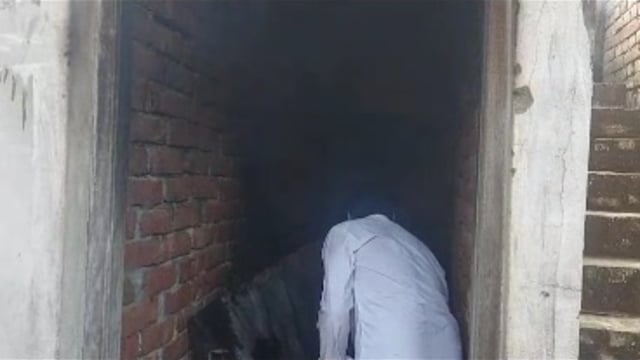 MANT-अचानक घर से उठने लगा धुआं, स्टोर में लगी आग ने सब कुछ, किया राख,,