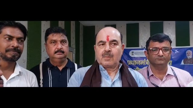 मथुरा मे प्रधानमंत्रीभारतीय जन औषधि परियोजना का मेगा स्वास्थ्य शिबर काफी मरीज ने उठाया लाभ 