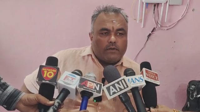 सिद्धार्थनगर में बड़ा हादसा टला, बच्चों से भरी स्कूल मिनी बस नहर में गिरी