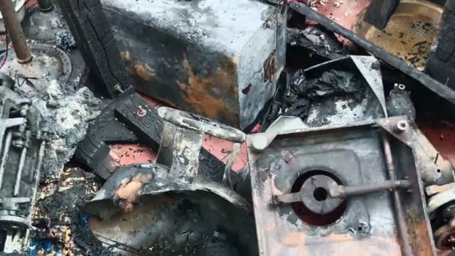 आगरा क़े किराबाली मे सिलेंडर फटने से मकान मे लगी आग काफ़ी सामान हुआ खाक 